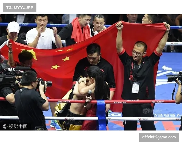 劳伦·普赖斯一致判定击败皮内罗，成功卫冕三条女子冠军腰带